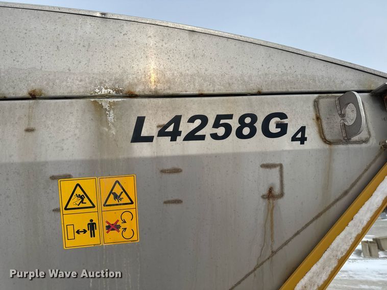 image for item DW2469 2014 RoGator RG1300 sprayer