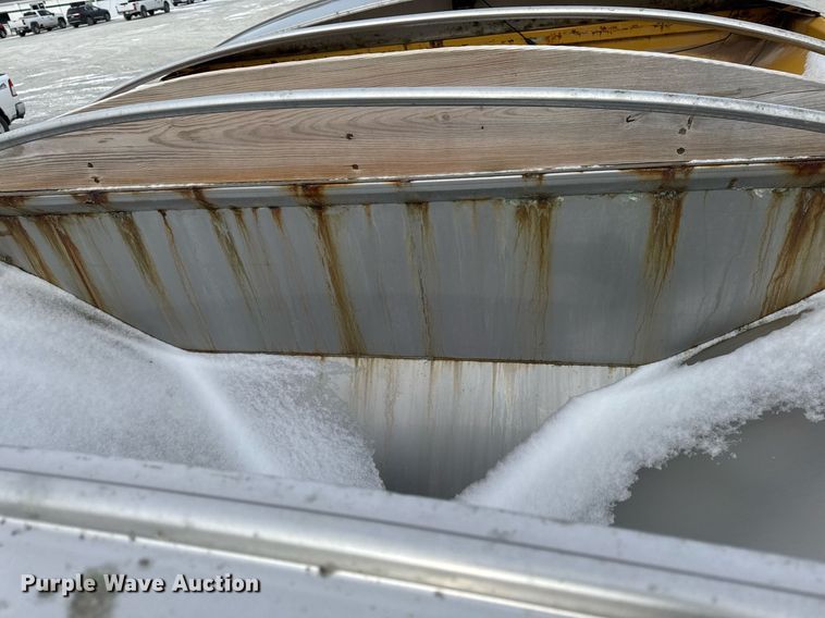 image for item DW2469 2014 RoGator RG1300 sprayer