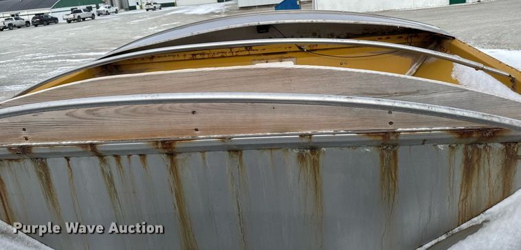 image for item DW2469 2014 RoGator RG1300 sprayer