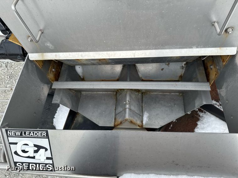 image for item DW2469 2014 RoGator RG1300 sprayer