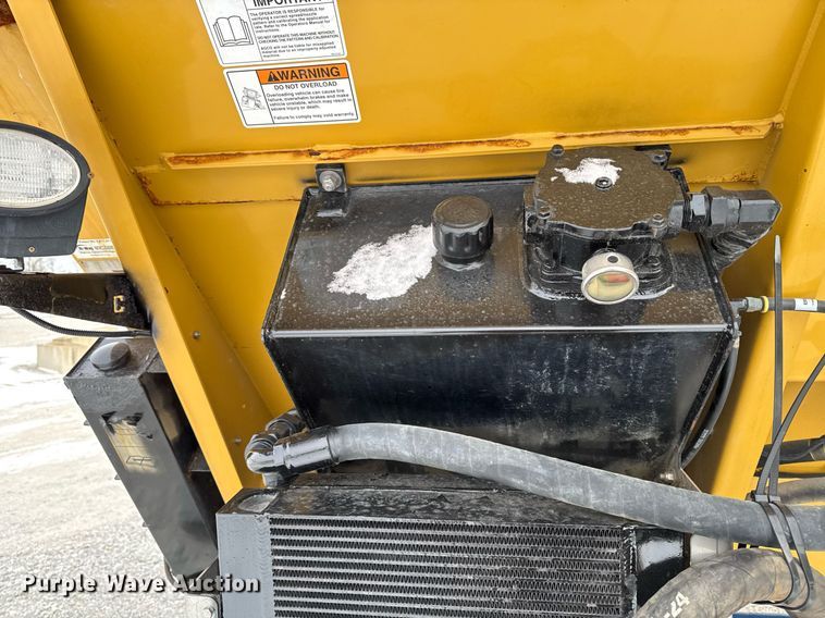 image for item DW2469 2014 RoGator RG1300 sprayer