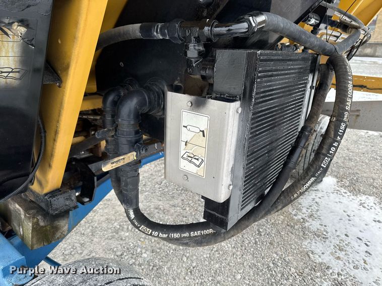 image for item DW2469 2014 RoGator RG1300 sprayer