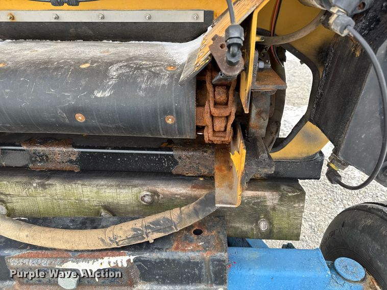 image for item DW2469 2014 RoGator RG1300 sprayer