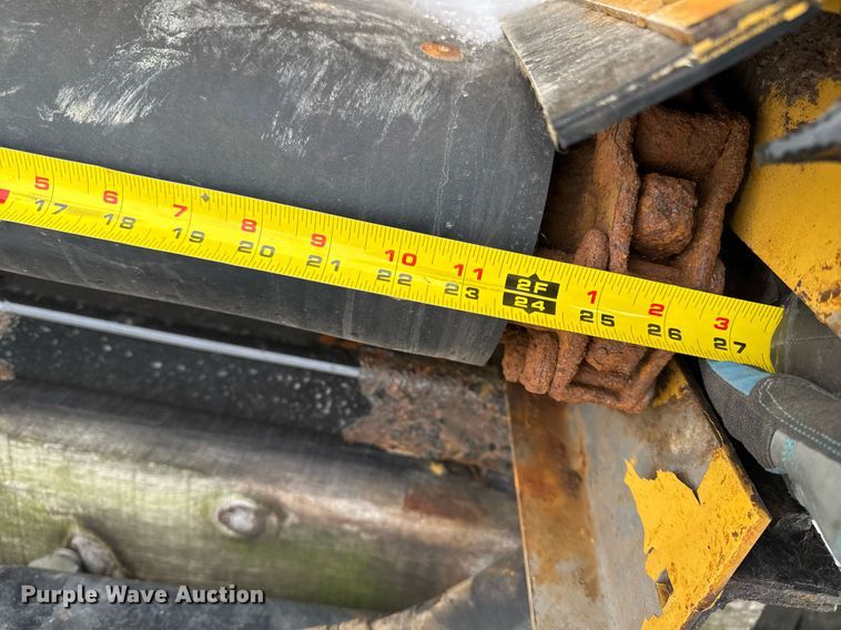 image for item DW2469 2014 RoGator RG1300 sprayer