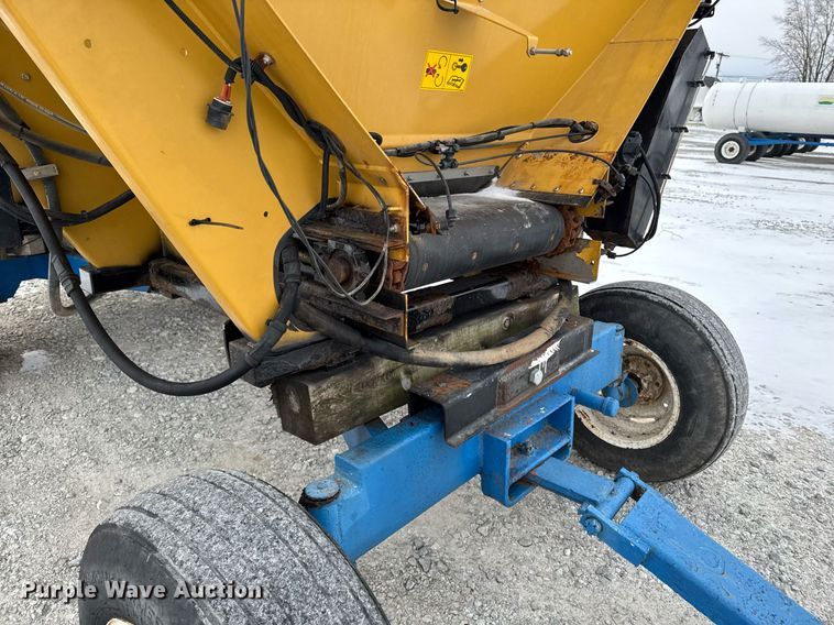 image for item DW2469 2014 RoGator RG1300 sprayer