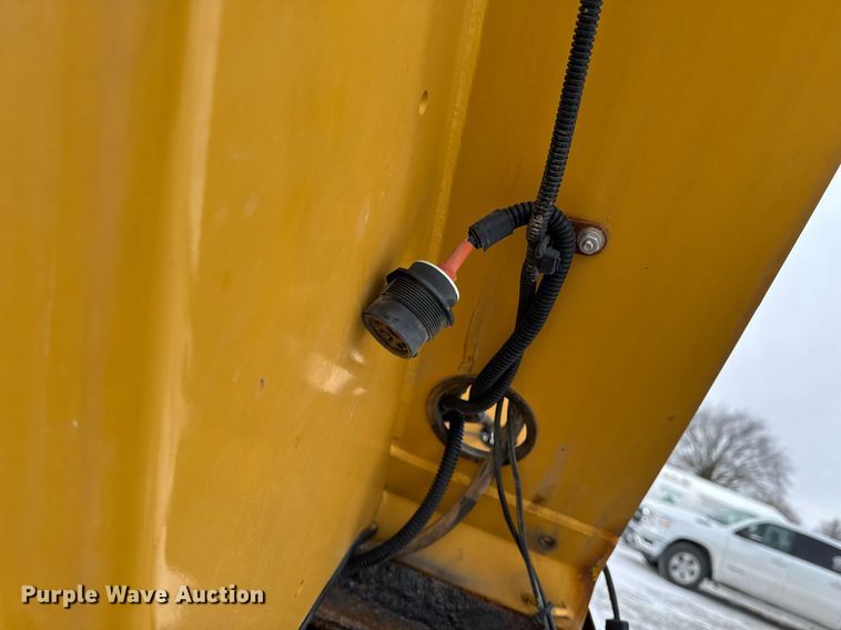 image for item DW2469 2014 RoGator RG1300 sprayer