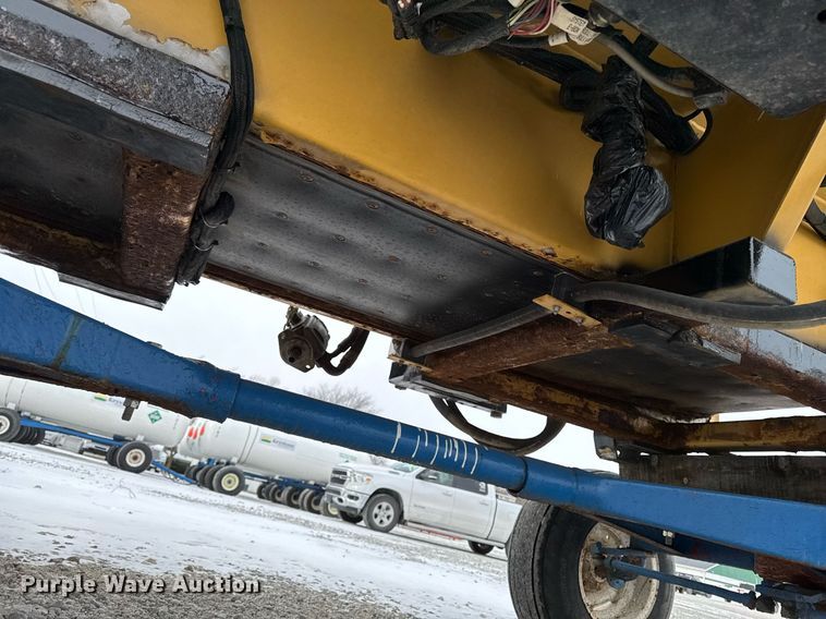 image for item DW2469 2014 RoGator RG1300 sprayer