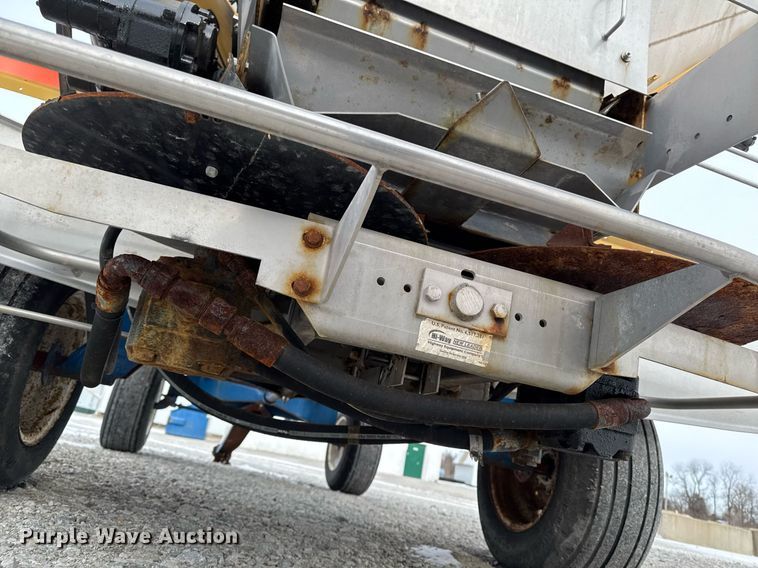 image for item DW2469 2014 RoGator RG1300 sprayer