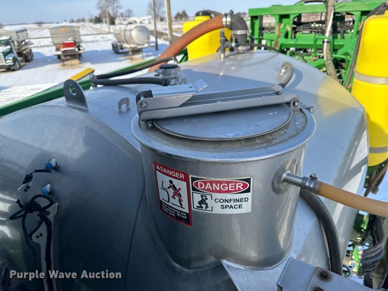 image for item DW2474 2014 John Deere R4038 sprayer