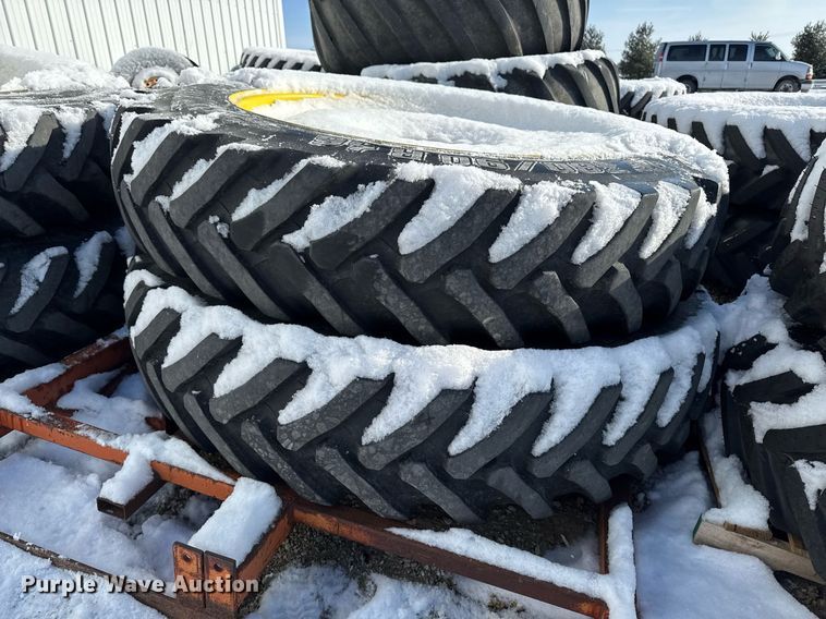 image for item DW2474 2014 John Deere R4038 sprayer