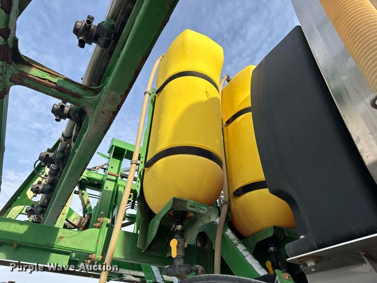 image for item DW2478 2018 John Deere R4038 sprayer