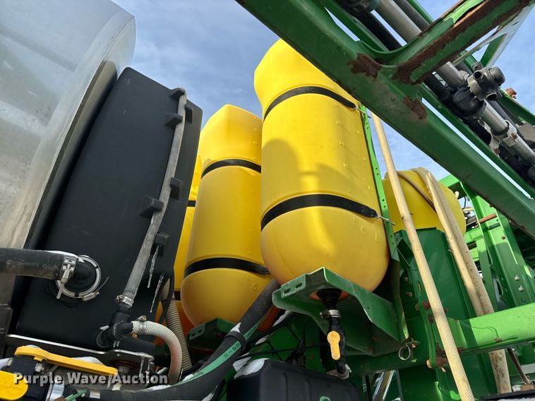 image for item DW2478 2018 John Deere R4038 sprayer