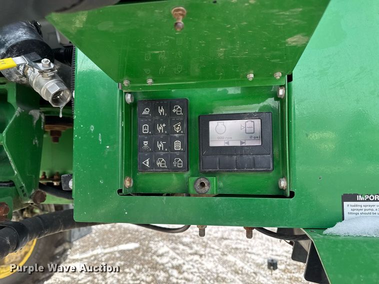 image for item DW2478 2018 John Deere R4038 sprayer