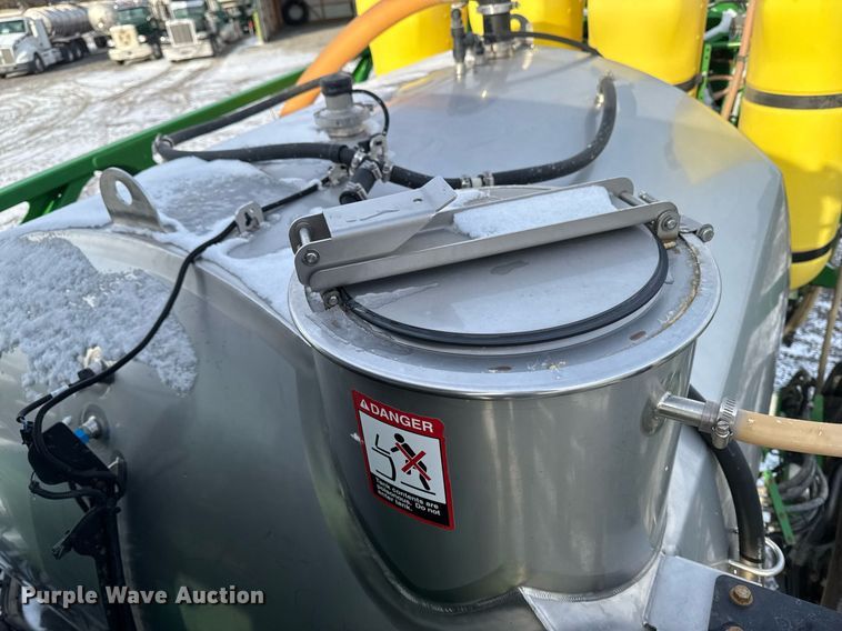 image for item DW2478 2018 John Deere R4038 sprayer