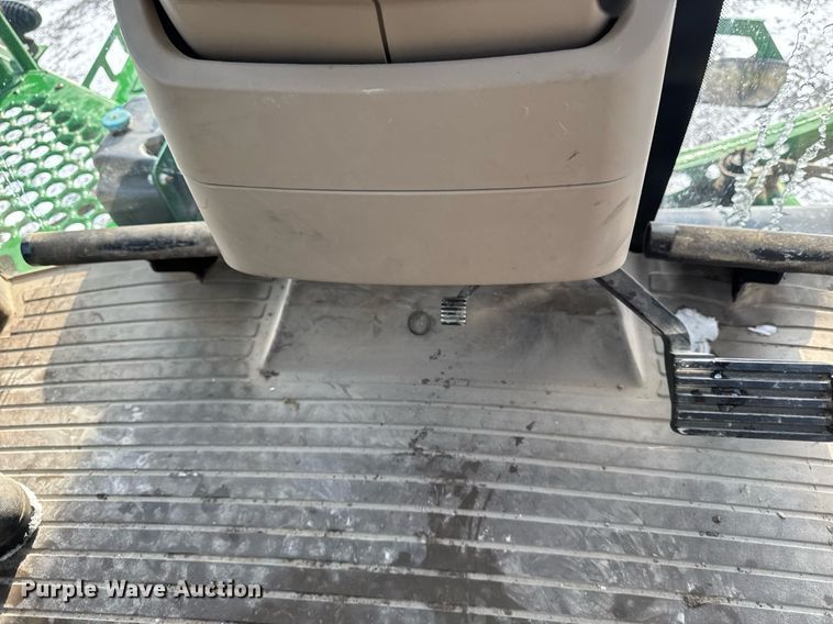 image for item DW2478 2018 John Deere R4038 sprayer