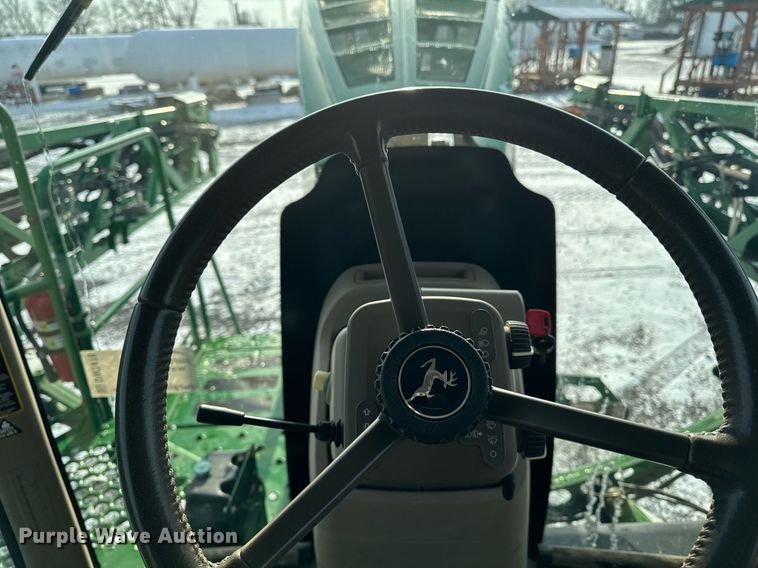 image for item DW2478 2018 John Deere R4038 sprayer