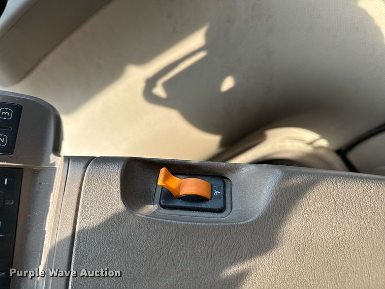 image for item DW2478 2018 John Deere R4038 sprayer