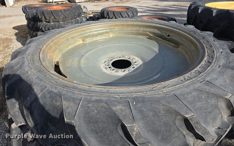 image for item DW3001 Irrigation pivot tires and wheels