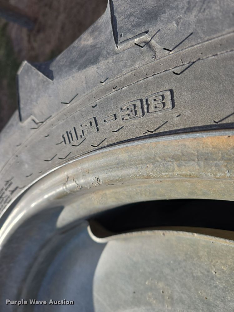 image for item DW3001 Irrigation pivot tires and wheels