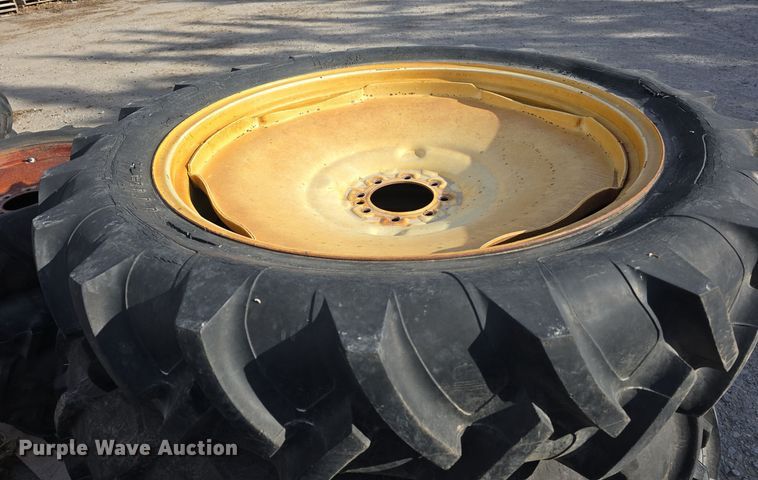 image for item DW3001 Irrigation pivot tires and wheels