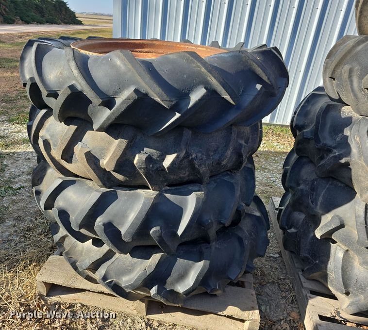 image for item DW3001 Irrigation pivot tires and wheels