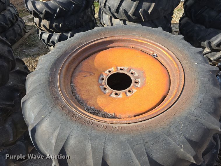 image for item DW3001 Irrigation pivot tires and wheels