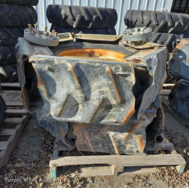 image for item DW3001 Irrigation pivot tires and wheels