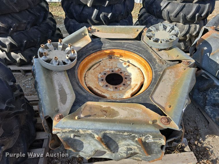 image for item DW3001 Irrigation pivot tires and wheels