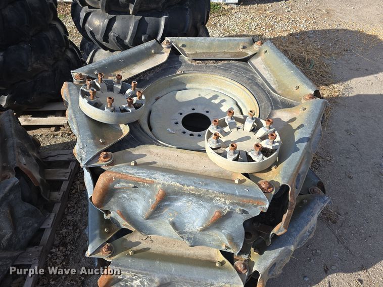 image for item DW3001 Irrigation pivot tires and wheels