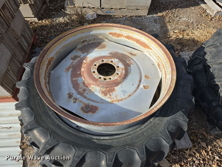 image for item DW3001 Irrigation pivot tires and wheels