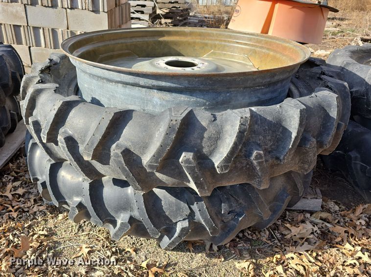 image for item DW3001 Irrigation pivot tires and wheels