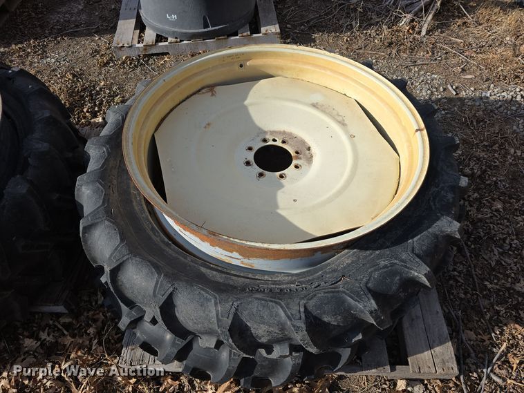 image for item DW3001 Irrigation pivot tires and wheels