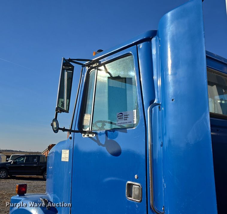 image for item DW3005 1987 White GMC grain truck