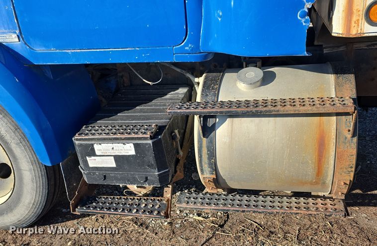 image for item DW3005 1987 White GMC grain truck