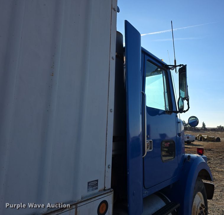 image for item DW3005 1987 White GMC grain truck