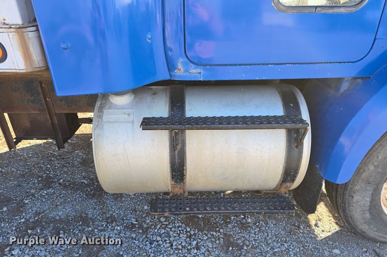 image for item DW3005 1987 White GMC grain truck