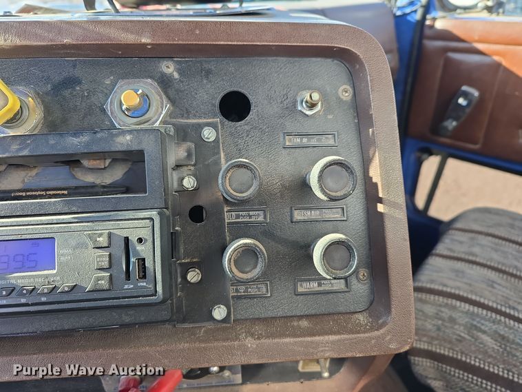 image for item DW3005 1987 White GMC grain truck