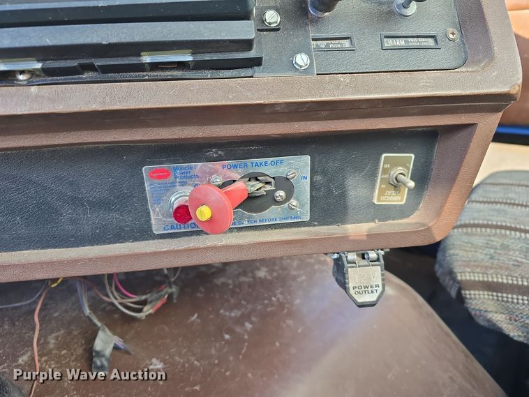 image for item DW3005 1987 White GMC grain truck