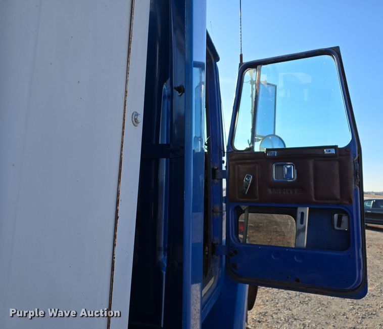 image for item DW3005 1987 White GMC grain truck
