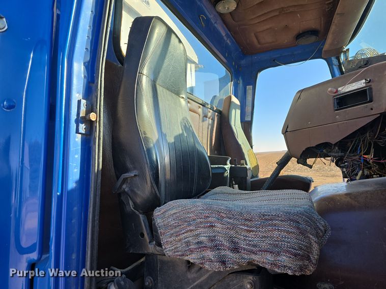 image for item DW3005 1987 White GMC grain truck