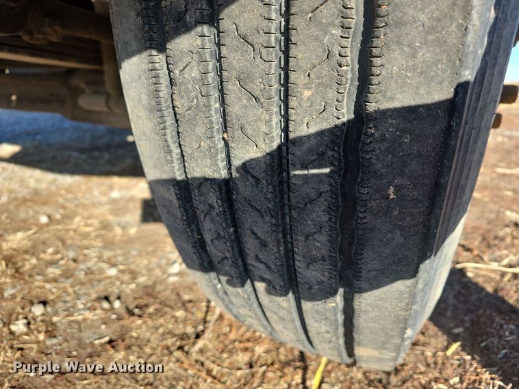 image for item DW3005 1987 White GMC grain truck