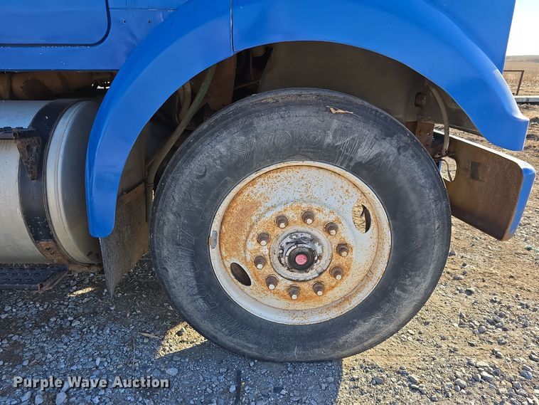 image for item DW3005 1987 White GMC grain truck