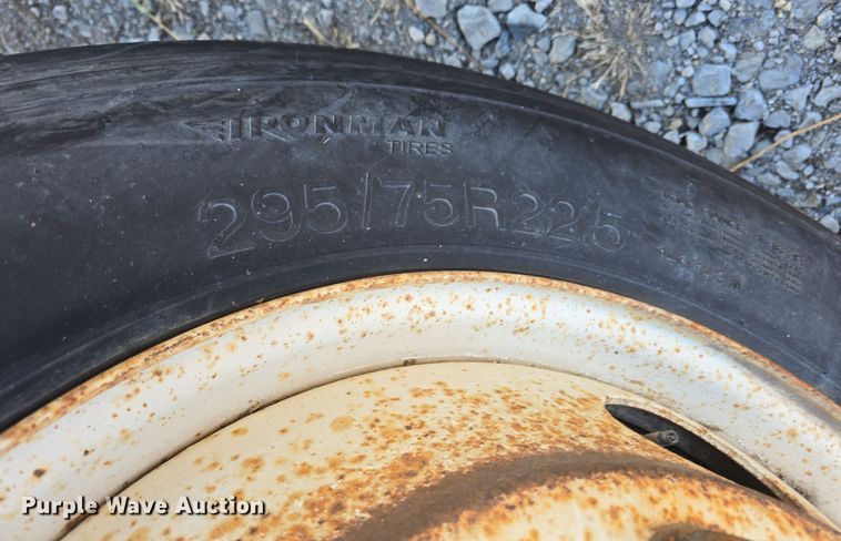 image for item DW3005 1987 White GMC grain truck