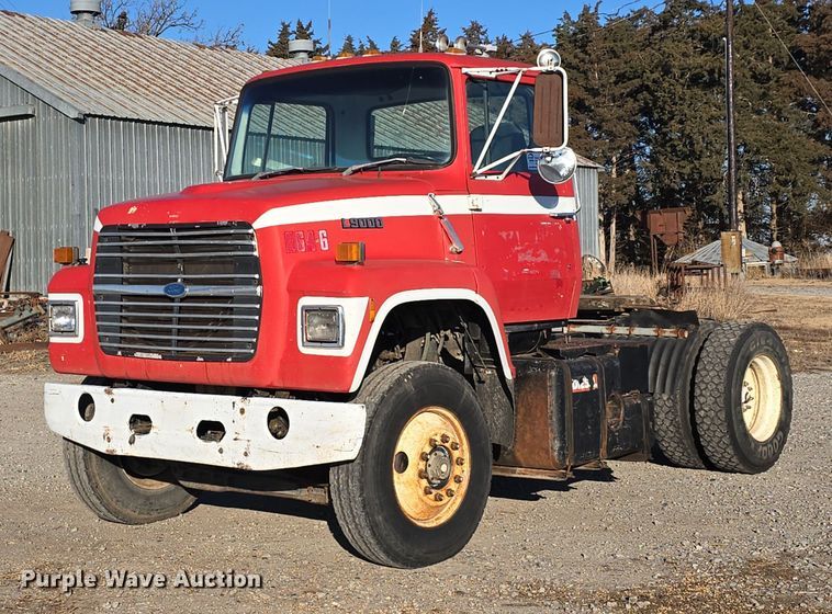 image for item DW3006 1990 Ford L9000 semi truck