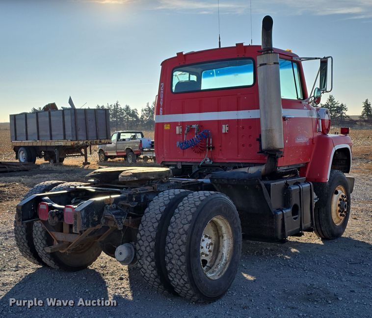 image for item DW3006 1990 Ford L9000 semi truck