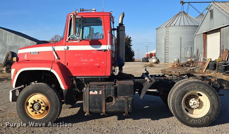 image for item DW3006 1990 Ford L9000 semi truck