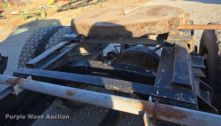 image for item DW3006 1990 Ford L9000 semi truck