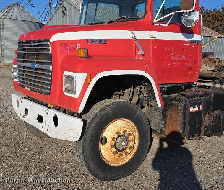 image for item DW3006 1990 Ford L9000 semi truck