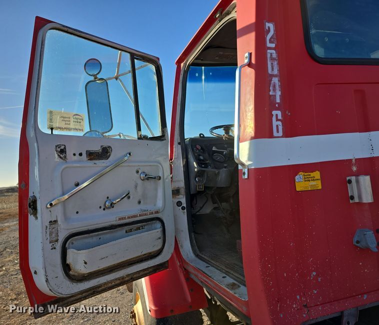 image for item DW3006 1990 Ford L9000 semi truck