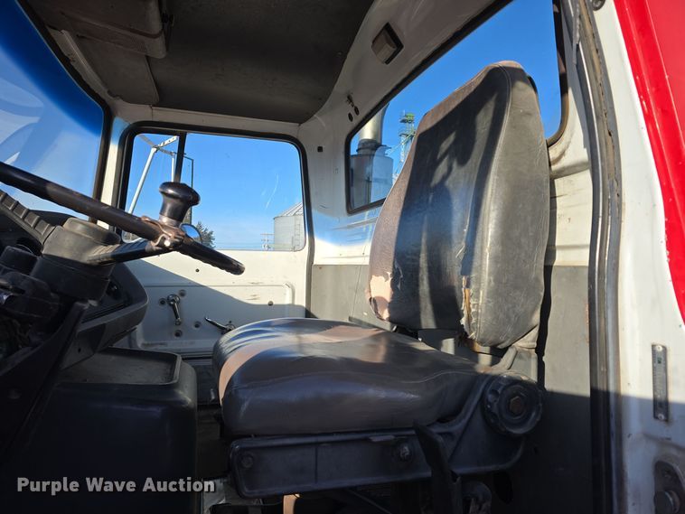 image for item DW3006 1990 Ford L9000 semi truck